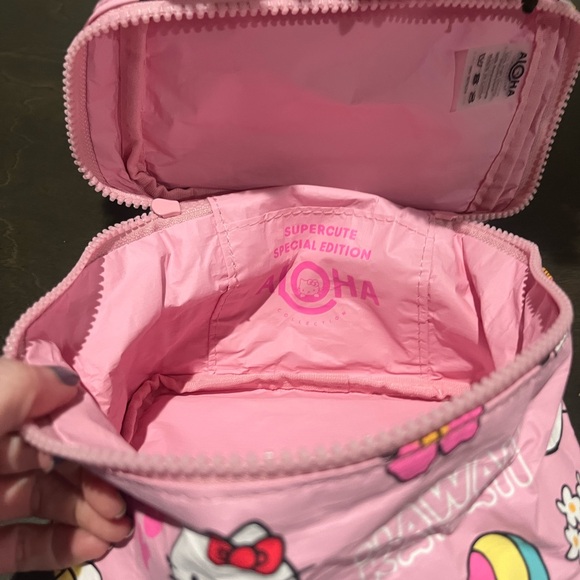 Hello Kitty Aloha Collection Pink Makeup Bag - Picture 3 of 5